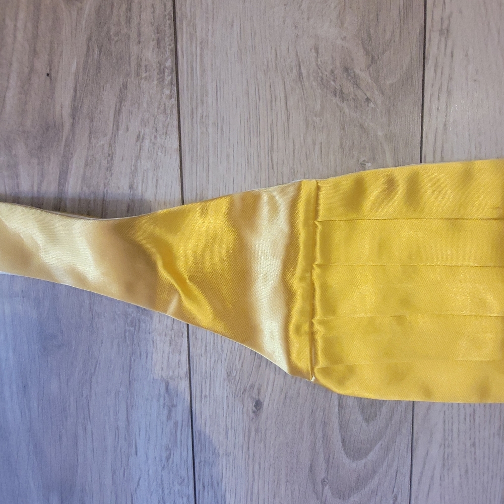 Gold colored cumberbund